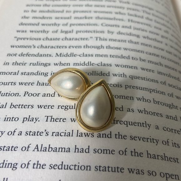 Vintage Trifari Teardrop Gold Plated Earrings
